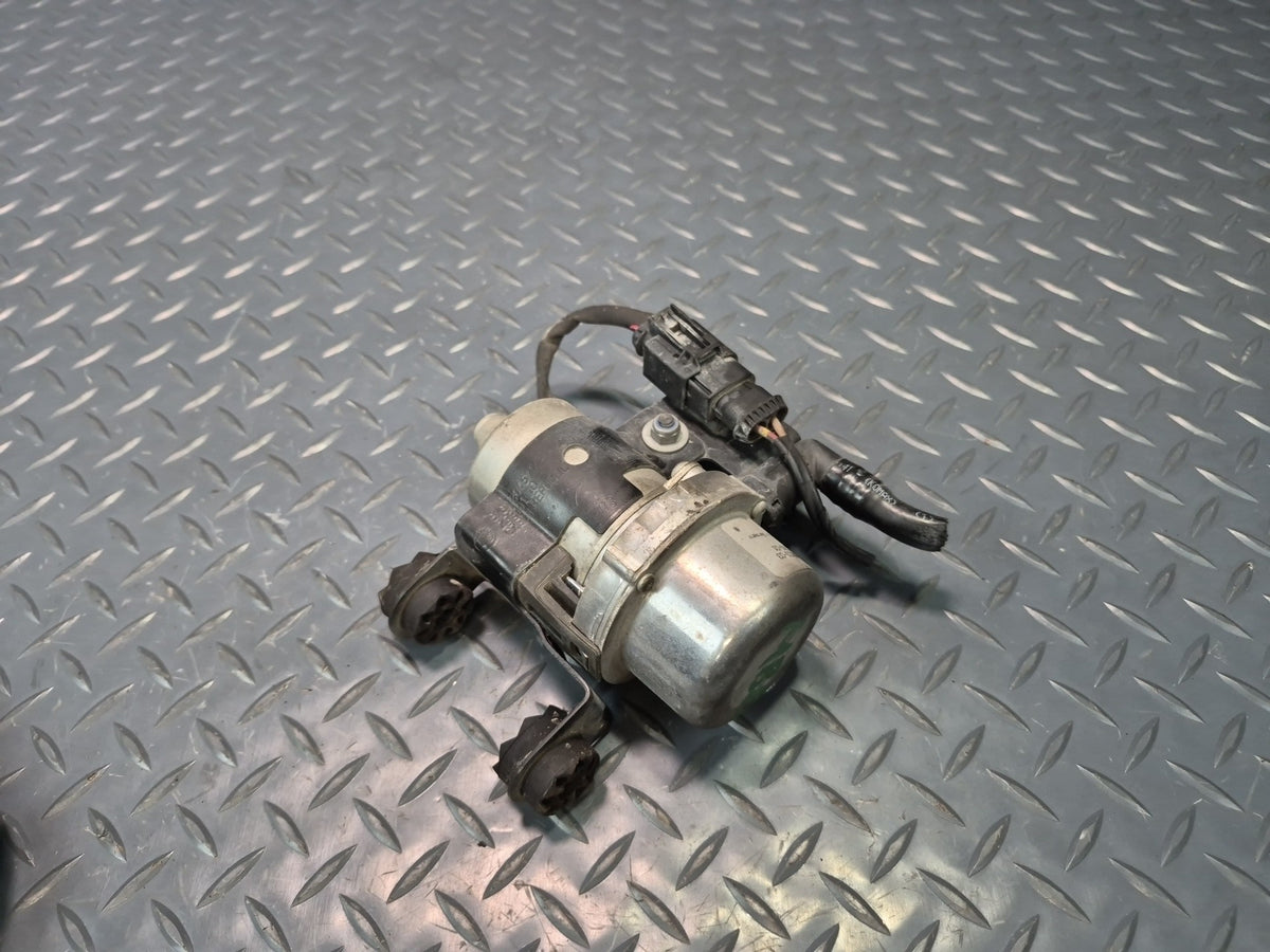 2008-2013 BMW E90 E92 E93 M3 Brake Booster Vacuum Pump 2283333