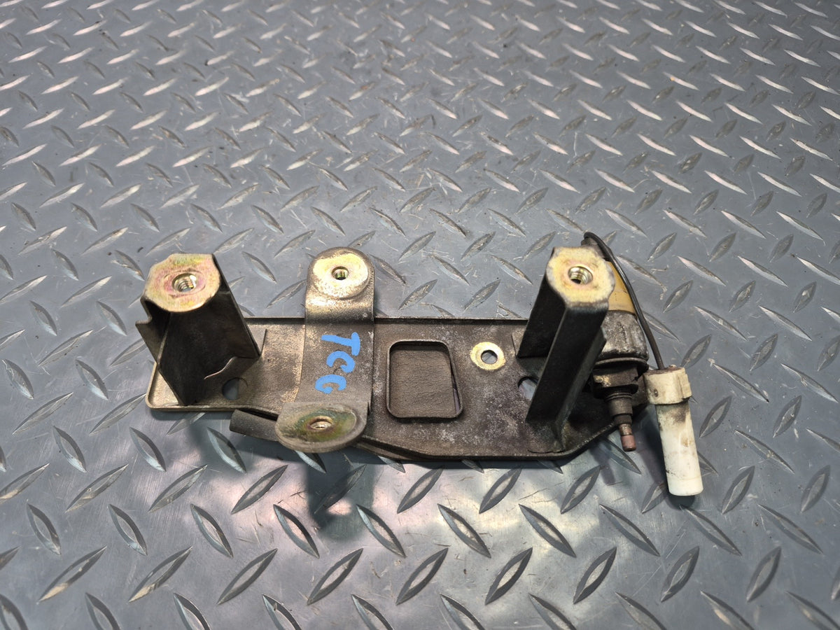 84-88 Toyota Cressida MX73 Cruise Control Auto Drive Vacuum Switch w Mount OEM