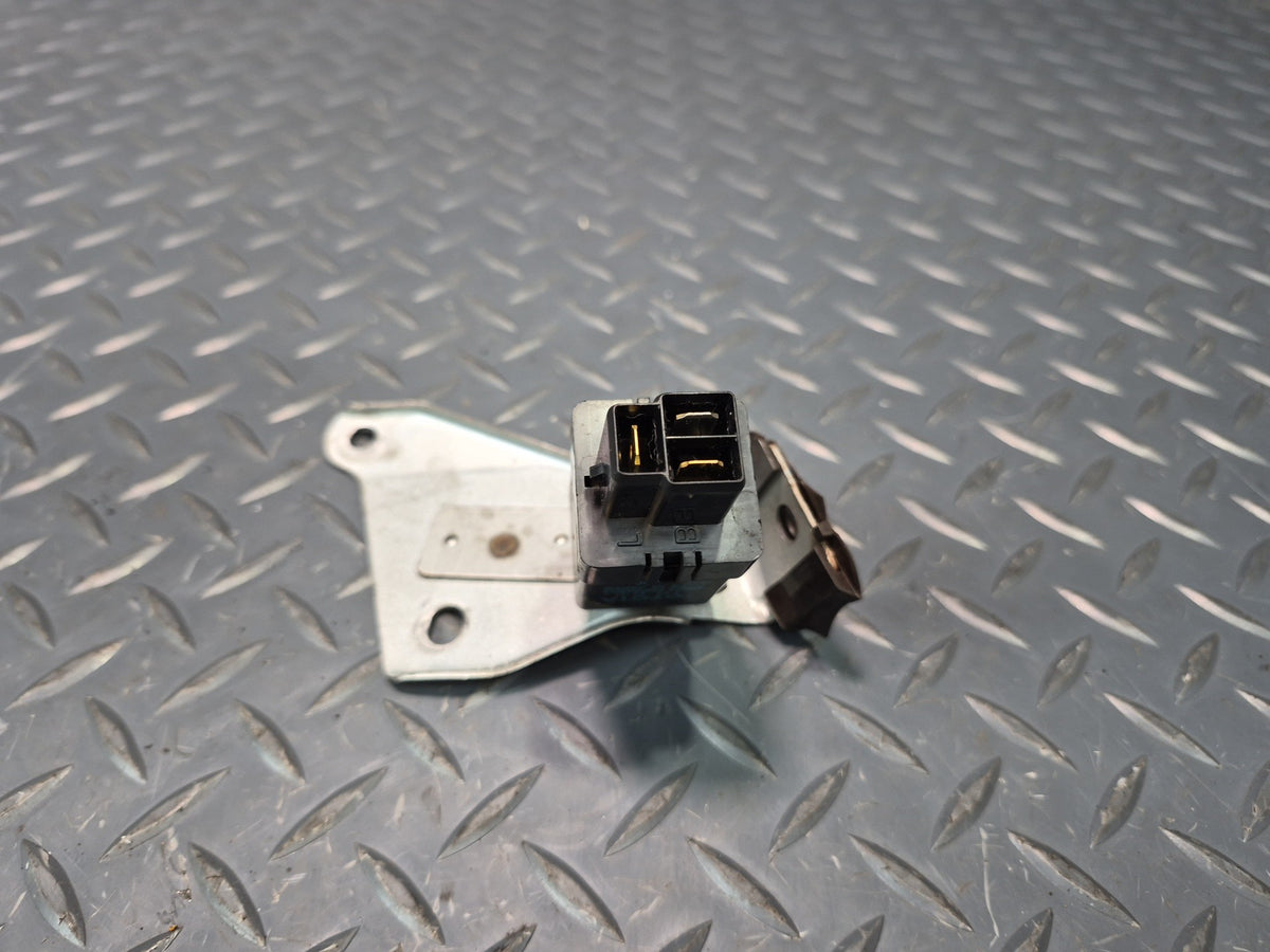 84-86 Toyota Cressida MX73 Turn Signal Flasher Relay w Mount 81980-16010 OEM