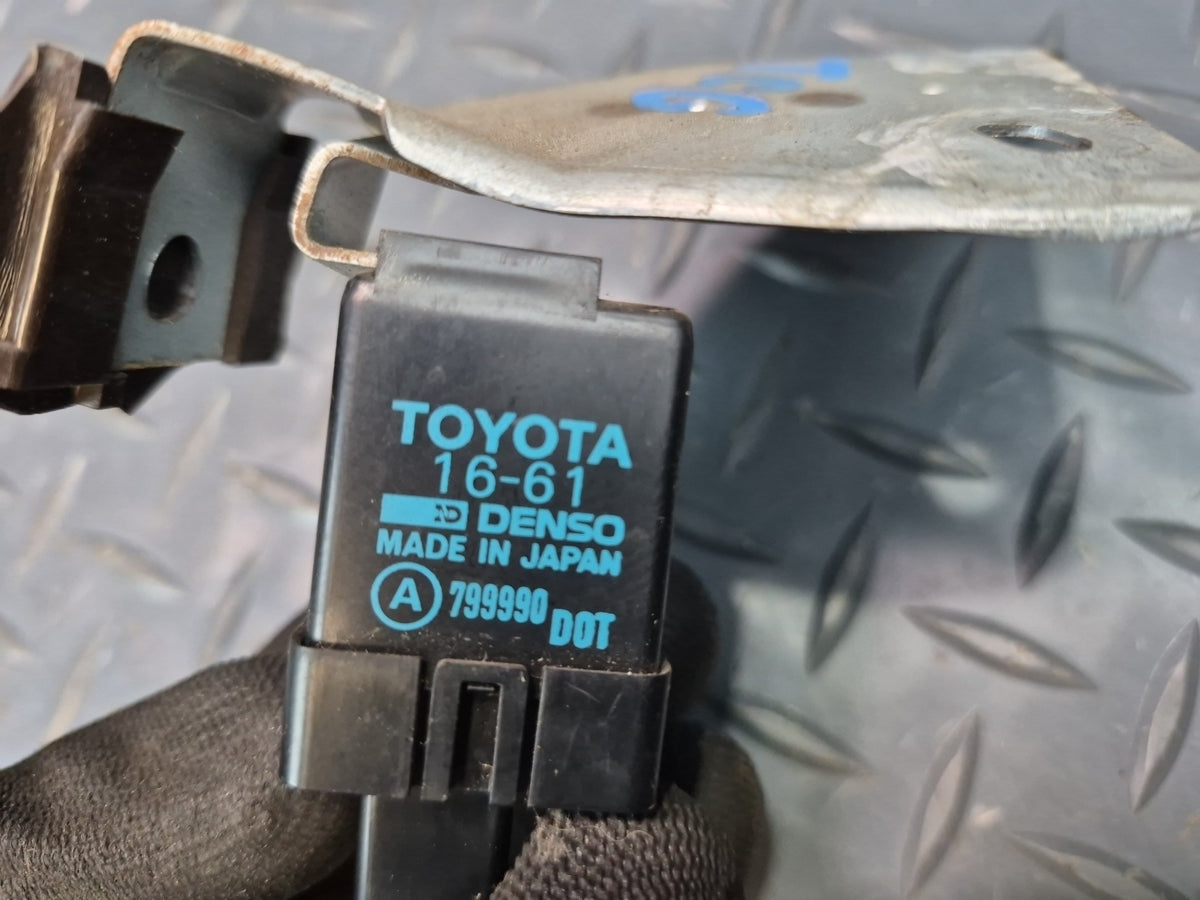 84-86 Toyota Cressida MX73 Turn Signal Flasher Relay w Mount 81980-16010 OEM