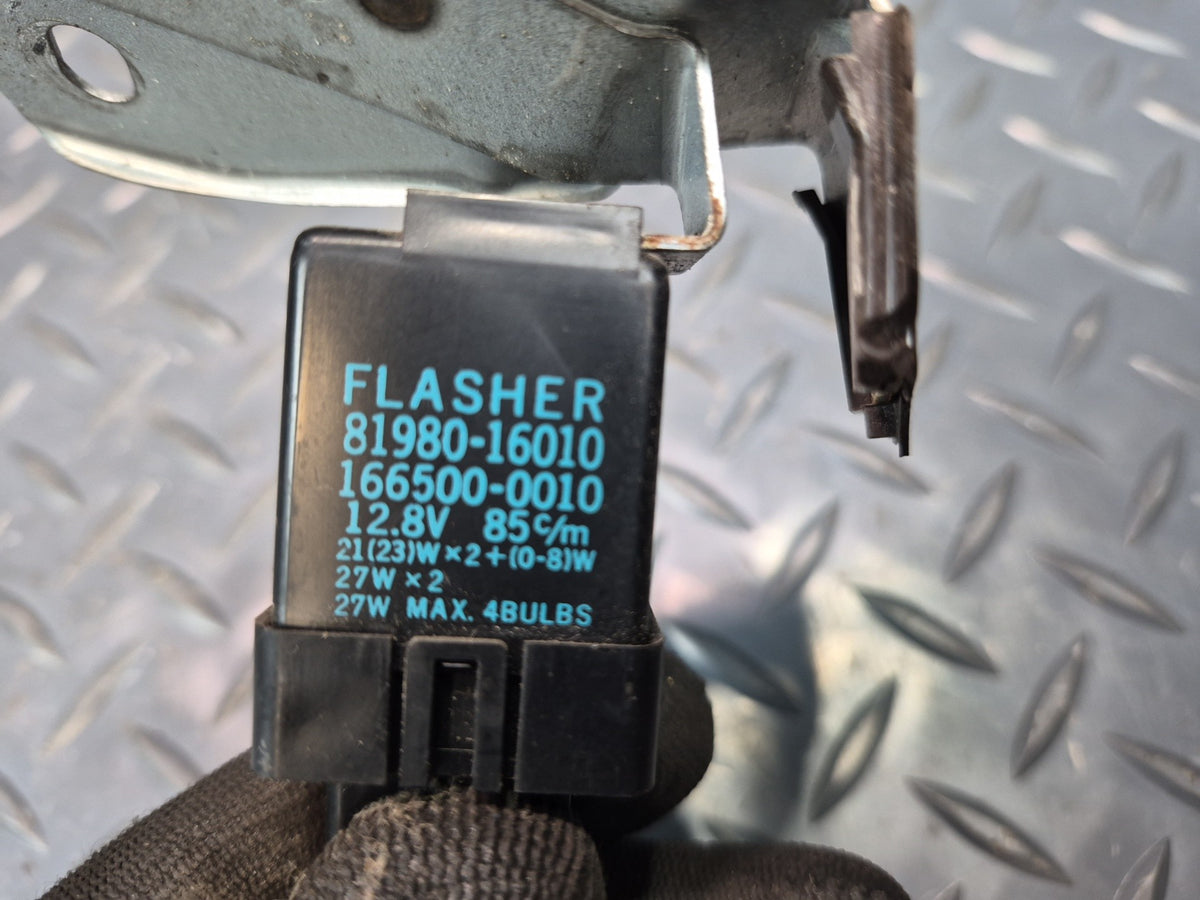 84-86 Toyota Cressida MX73 Turn Signal Flasher Relay w Mount 81980-16010 OEM