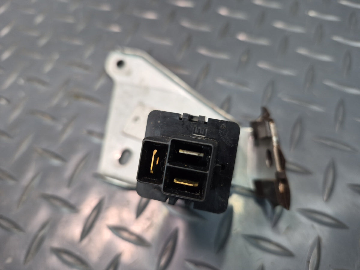 84-86 Toyota Cressida MX73 Turn Signal Flasher Relay w Mount 81980-16010 OEM