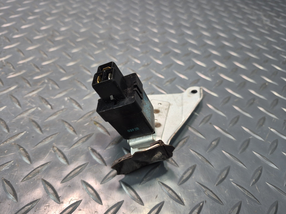 84-86 Toyota Cressida MX73 Turn Signal Flasher Relay w Mount 81980-16010 OEM