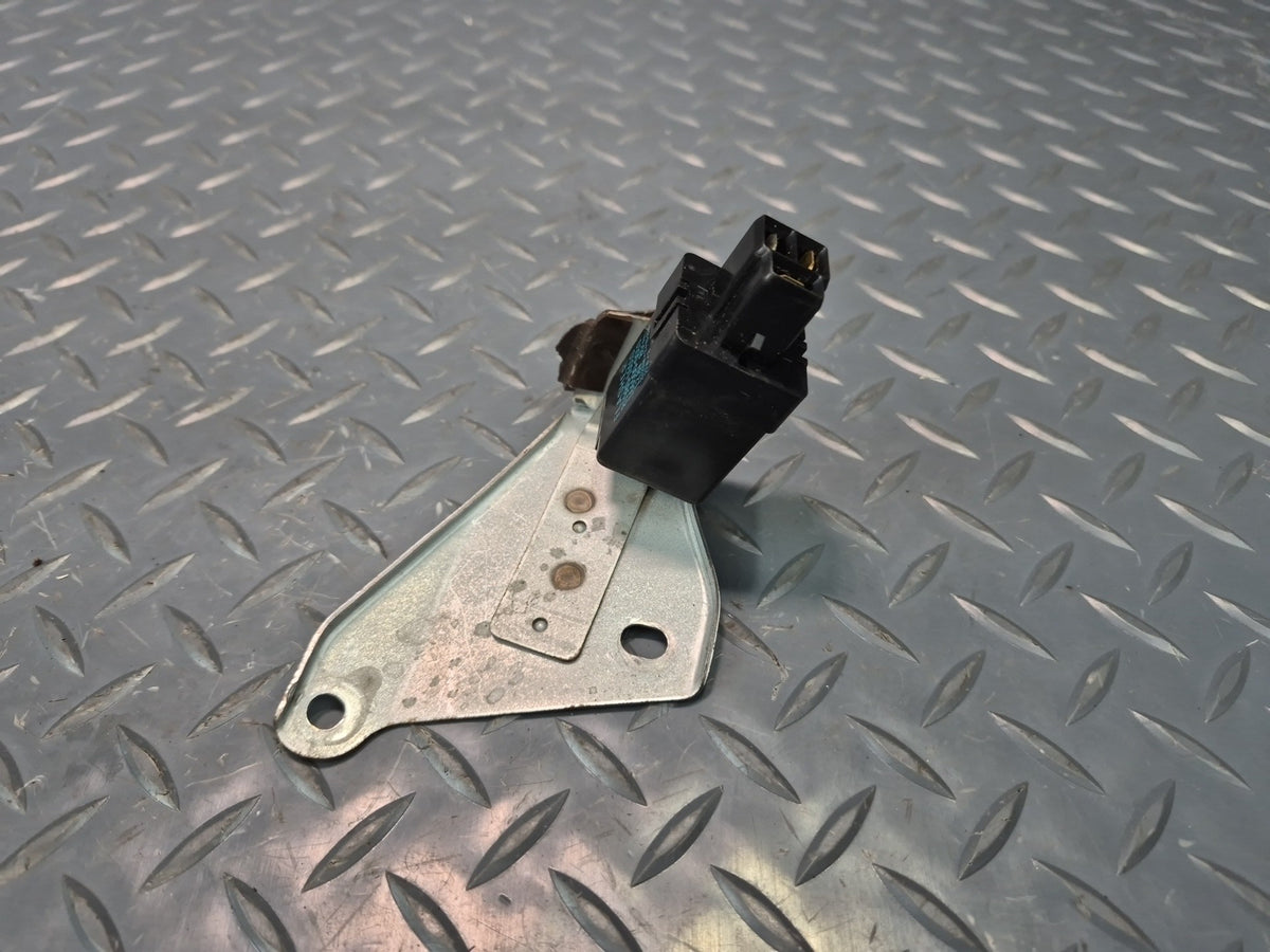 84-86 Toyota Cressida MX73 Turn Signal Flasher Relay w Mount 81980-16010 OEM