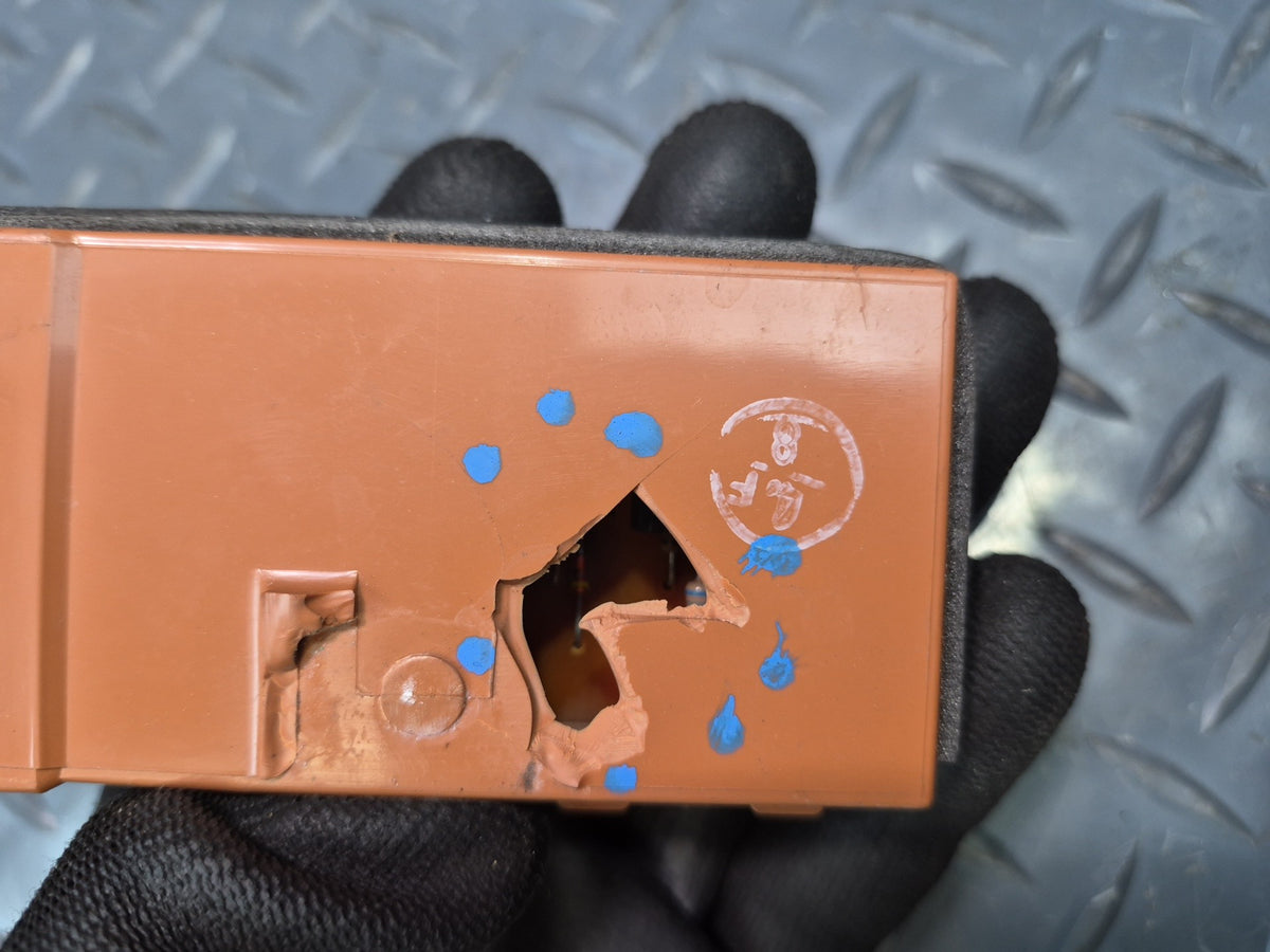85-88 Toyota Cressida MX73 Light Lamp Failure Control Module 89373-22200 Dmgd