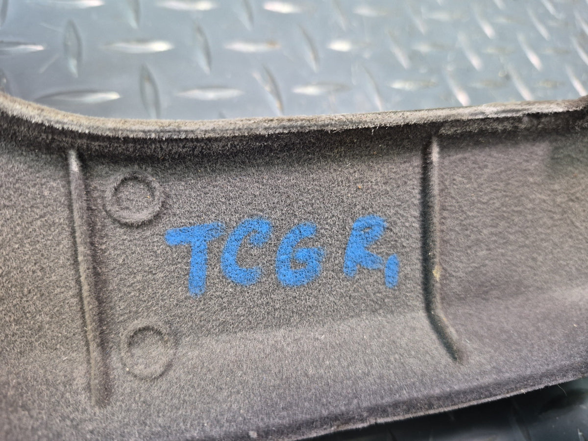 84-86 Toyota Cressida MX73 Sedan Upper Interior B Pillar Trim Cover Set Damaged