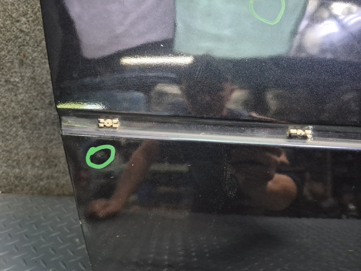 1994-1997 BMW E31 840Ci Right Door Shell Panel Schwarz Damaged