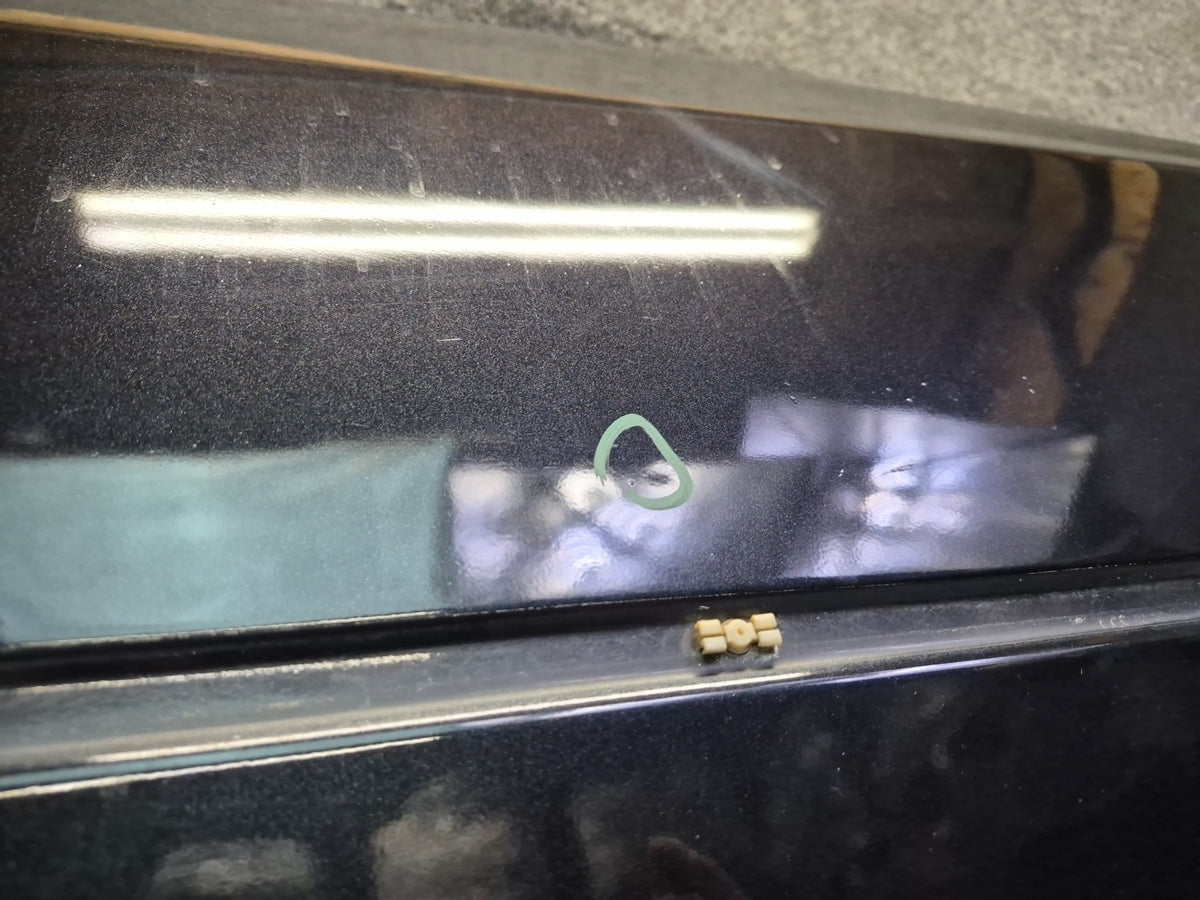 1994-1997 BMW E31 840Ci Right Door Shell Panel Schwarz Damaged