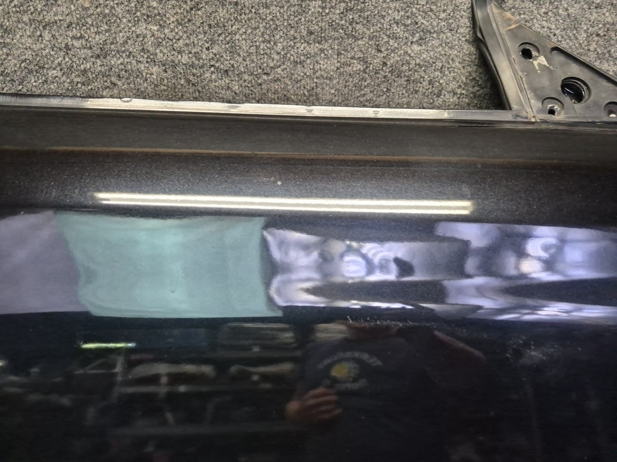 1994-1997 BMW E31 840Ci Right Door Shell Panel Schwarz Damaged