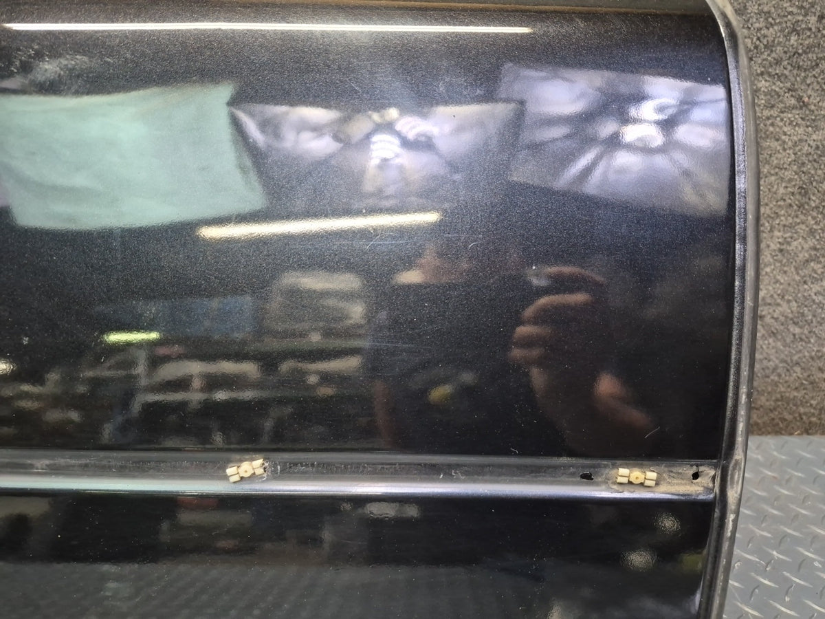 1994-1997 BMW E31 840Ci Right Door Shell Panel Schwarz Damaged