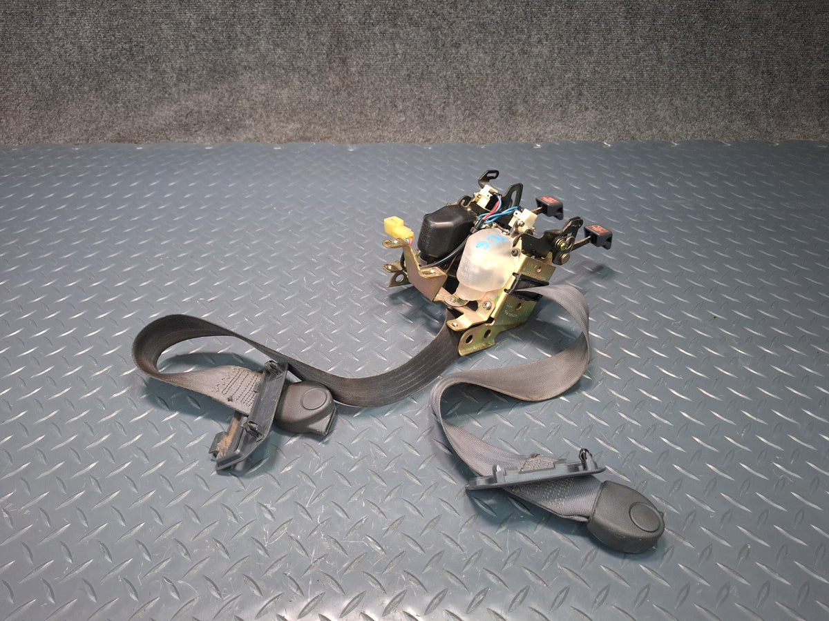 84-86 TOYOTA CRESSIDA LUXURY MX73 FRONT LEFT RIGHT SEATBELT RETRACTORS & SEATBELT BUCKLE SET OEM