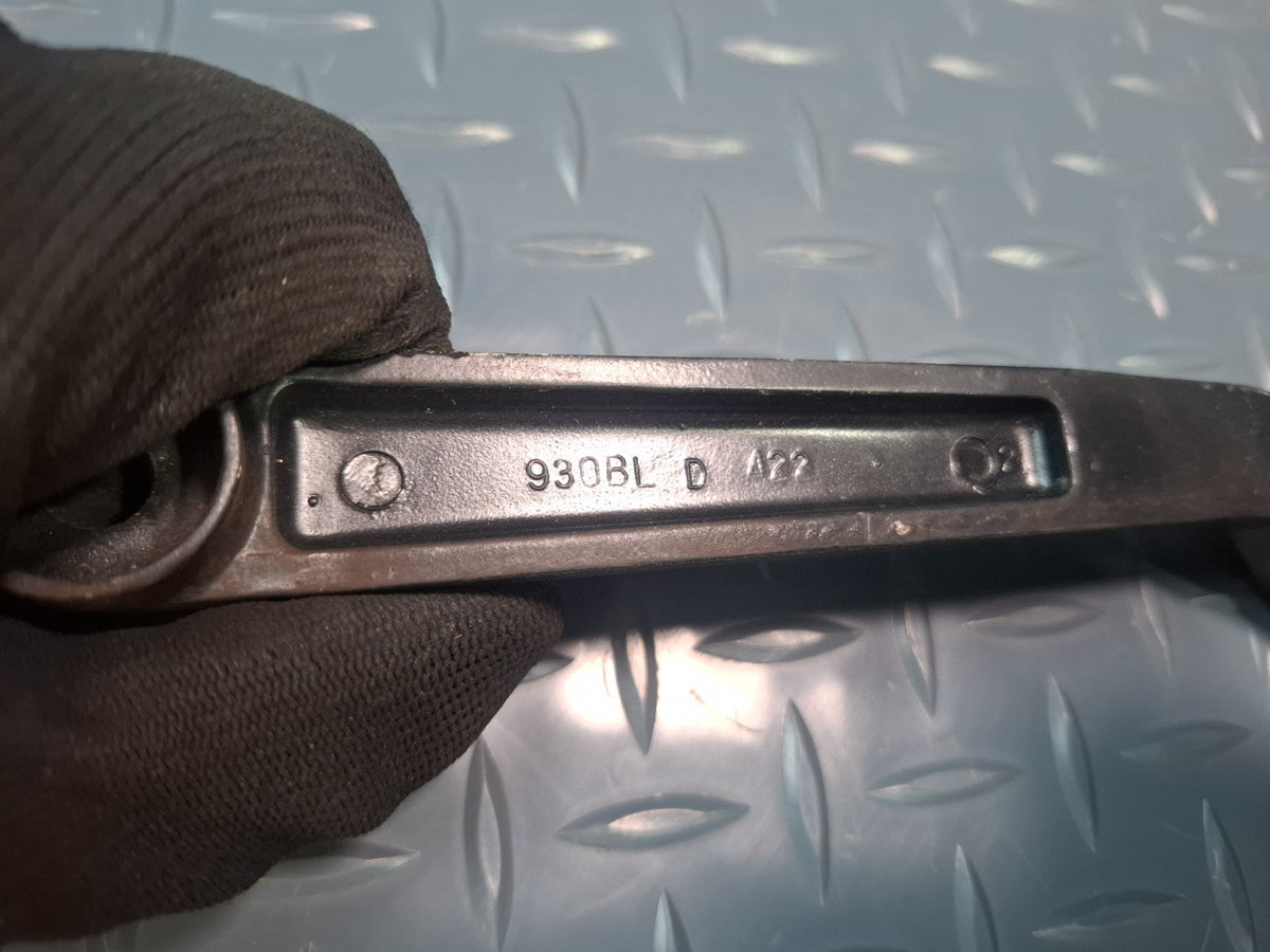 84-86 Toyota Cressida MX73 Set of 2 Front Left & Right Wiper Arm OEM