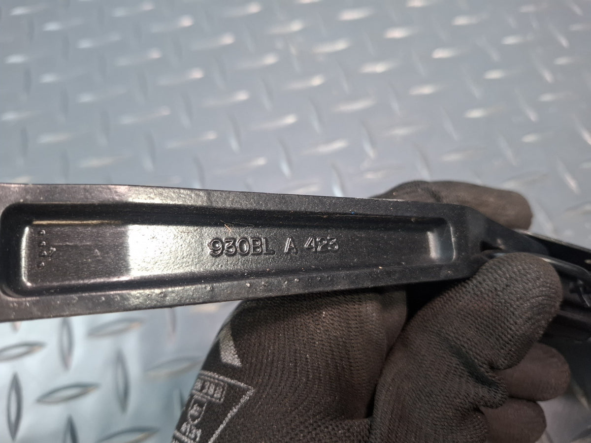 84-86 Toyota Cressida MX73 Set of 2 Front Left & Right Wiper Arm OEM