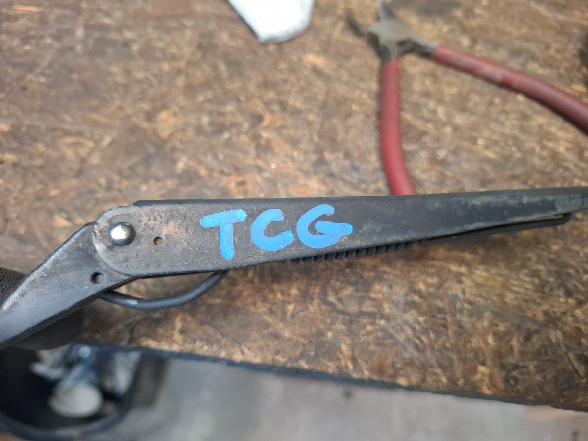 84-86 Toyota Cressida MX73 Set of 2 Front Left & Right Wiper Arm OEM