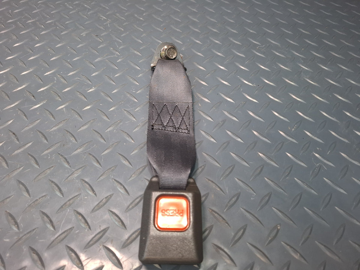84-86 TOYOTA CRESSIDA LUXURY MX73 REAR SEATBELT RETRACTORS & SEATBELT BUCKLE SET OEM