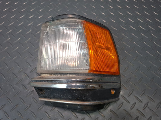 84-86 Toyota Cressida MX73 Front Left Turn Signal Clearance Light Lamp Damaged