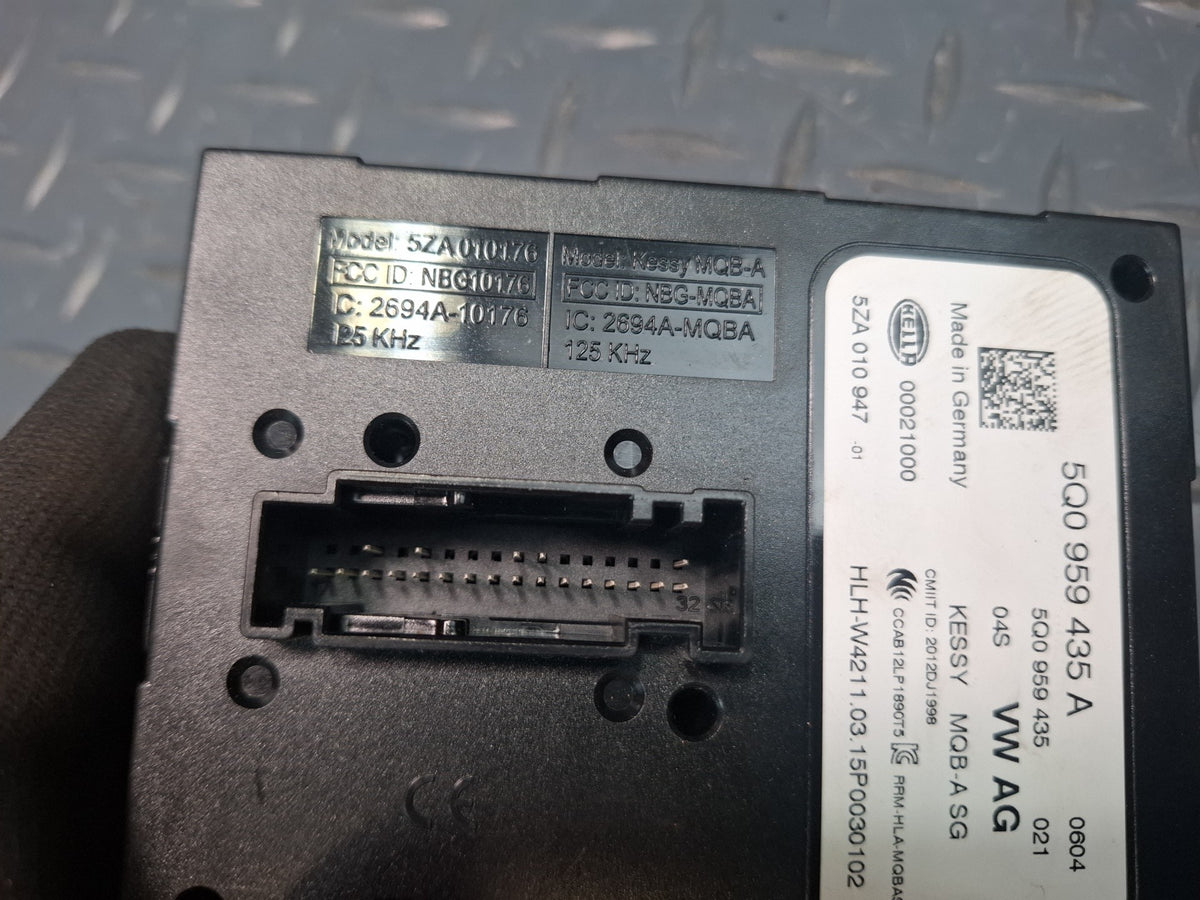 15-20 Audi S3 8VS Sedan Keyless Entry Kessy Control Module 5Q0959435A OEM