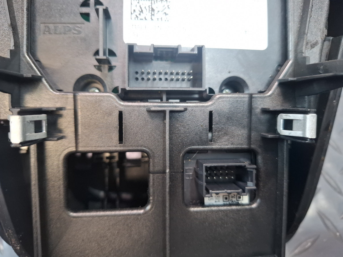 15-16 Audi A3 S3 8VS Sedan A/T Center Console Cover Media Switch Panel Assy OEM