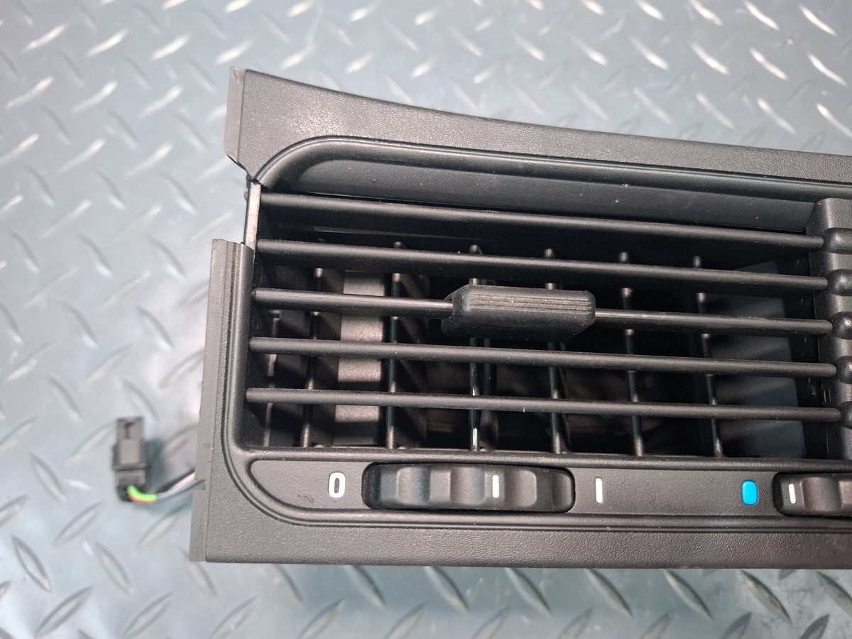 1994-1997 BMW E31 840Ci Dash Front Center A/C Air Vent Grille Defected