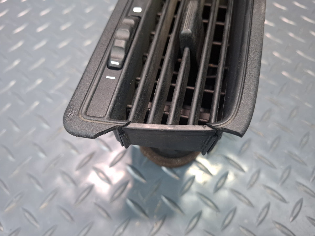 1994-1997 BMW E31 840Ci Dash Front Center A/C Air Vent Grille Defected