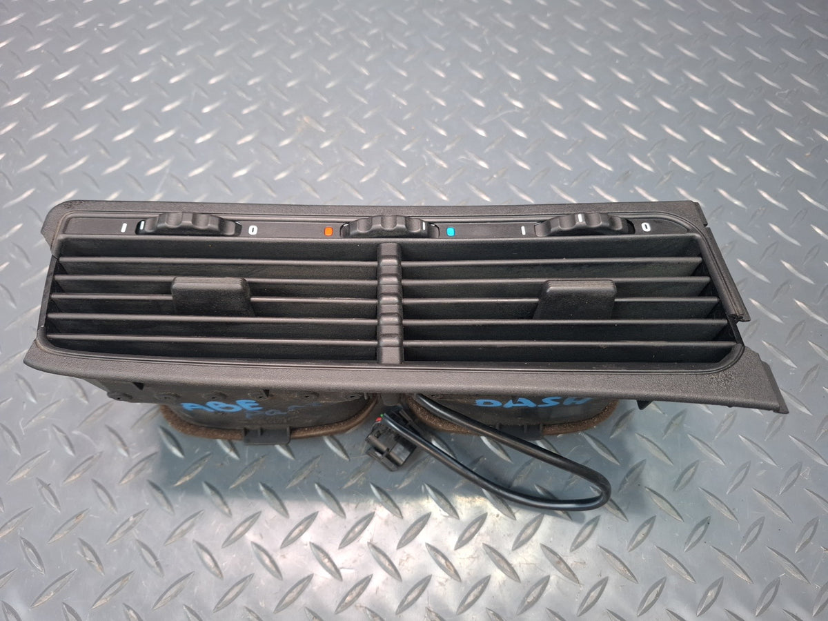 1994-1997 BMW E31 840Ci Dash Front Center A/C Air Vent Grille Defected