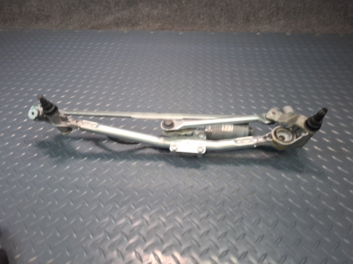 2008-2011 BMW E90 M3 Windshield Wiper Transmission Linkage w Motor