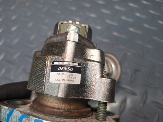 10-12 Lexus UVF46L LS600h Engine High Pressure Fuel Pump 23100-38101 OEM