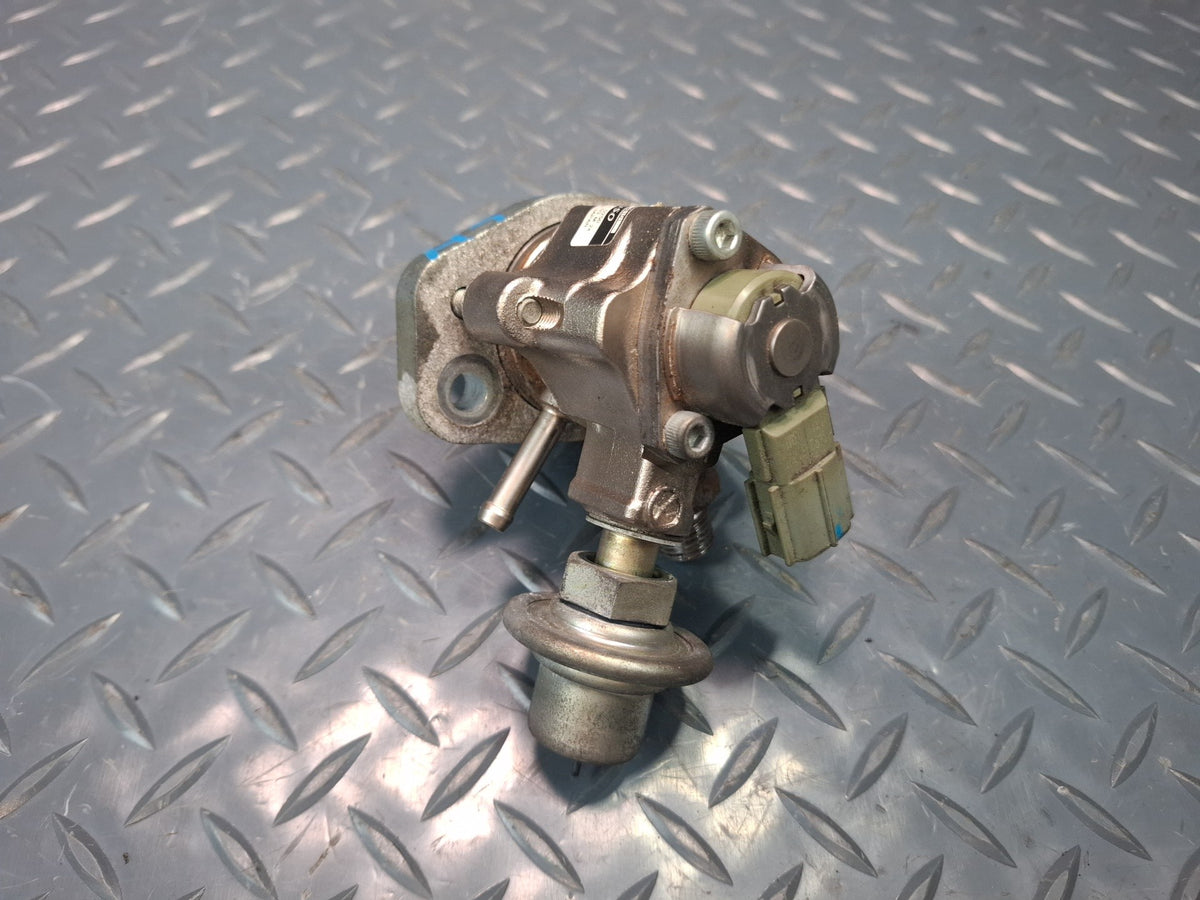 10-12 Lexus UVF46L LS600h Engine High Pressure Fuel Pump 23100-38101 OEM