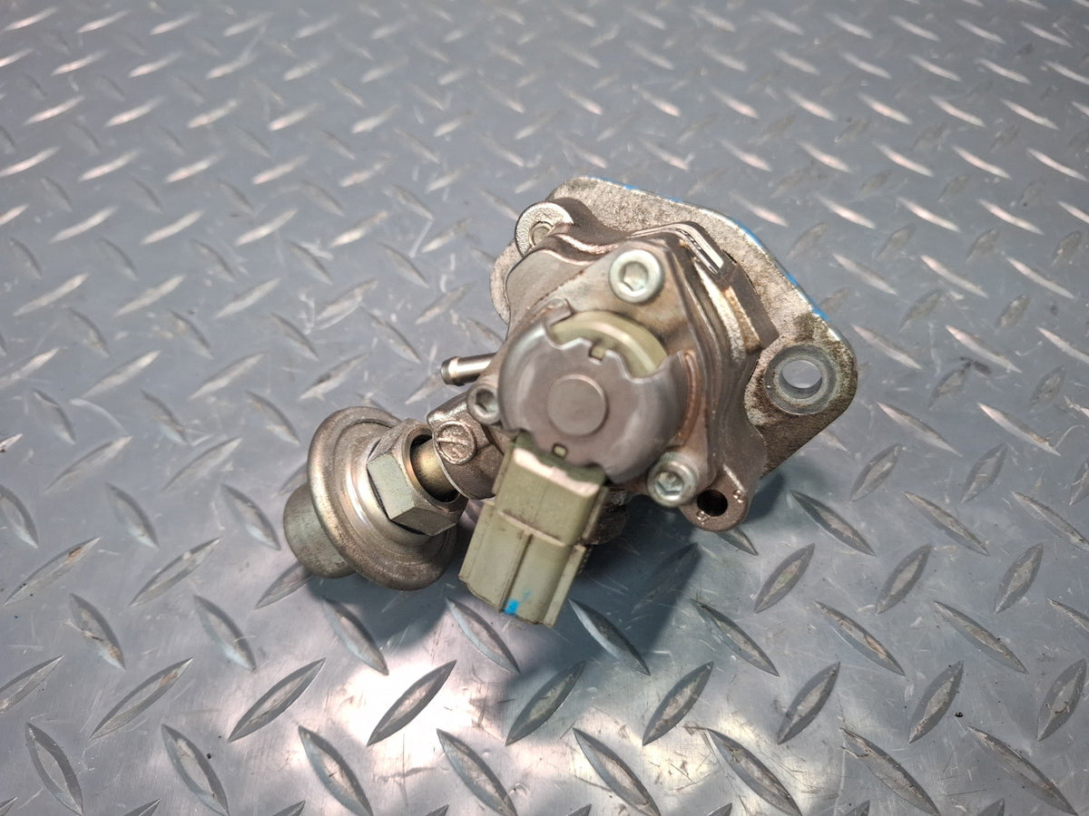 10-12 Lexus UVF46L LS600h Engine High Pressure Fuel Pump 23100-38101 OEM