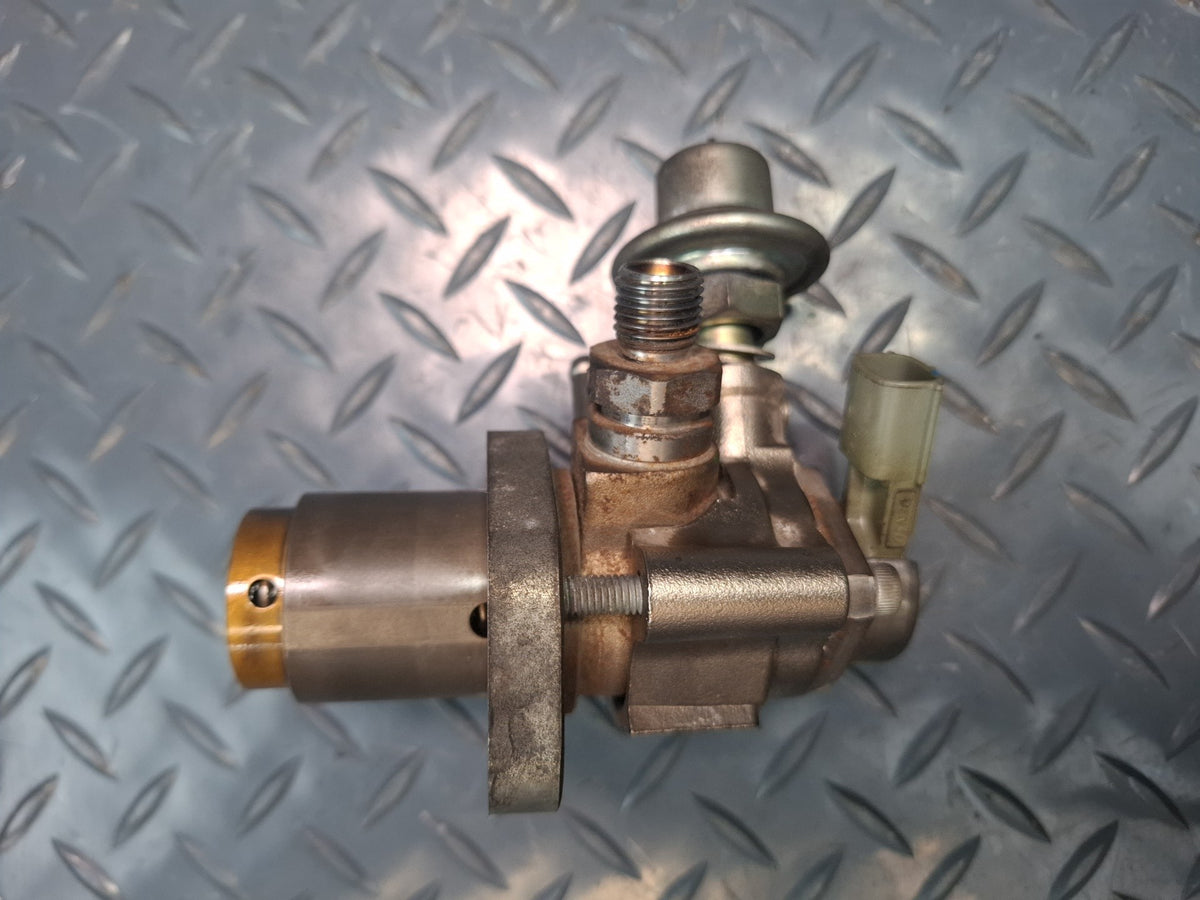 10-12 Lexus UVF46L LS600h Engine High Pressure Fuel Pump 23100-38101 OEM