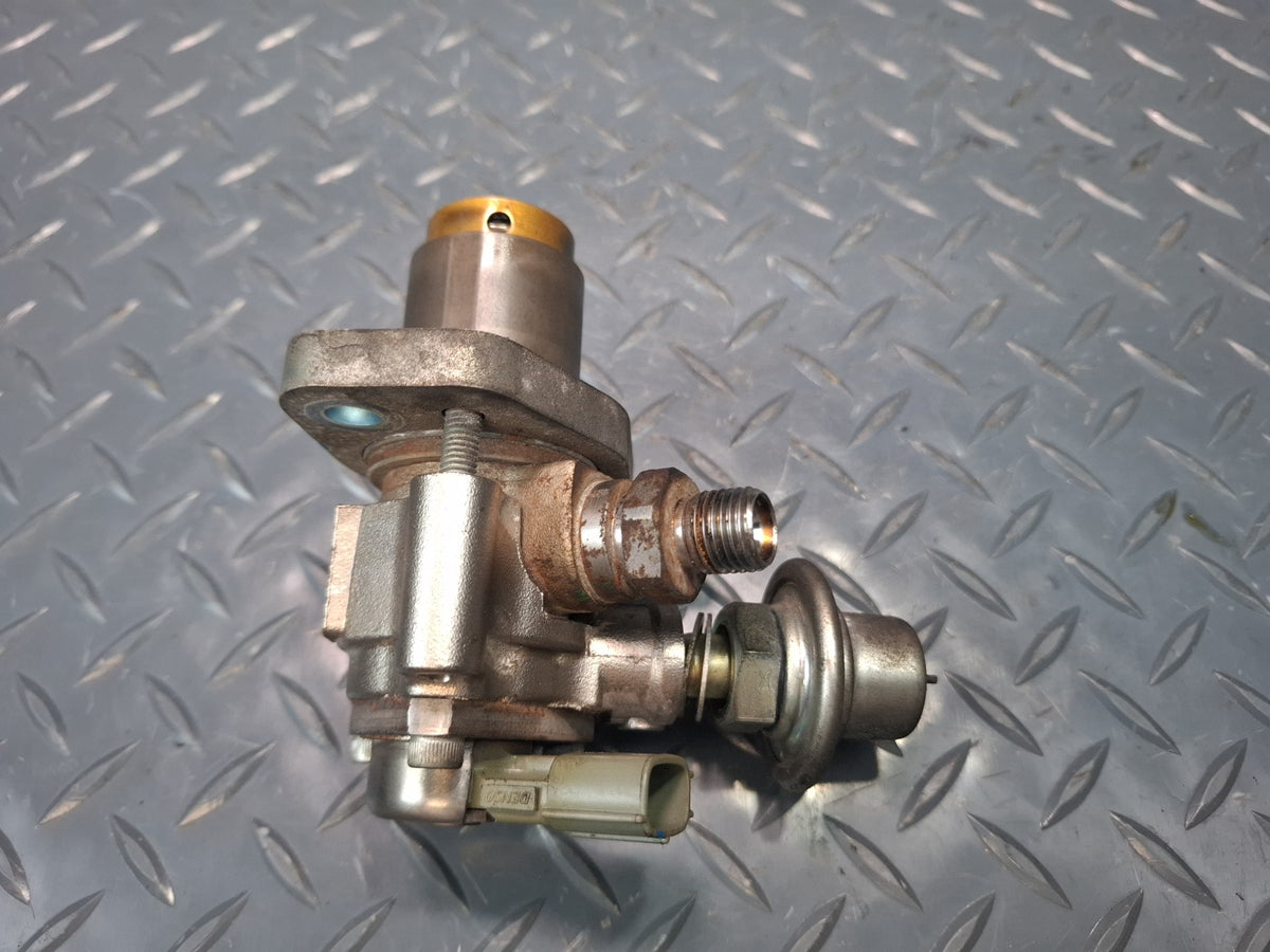 10-12 Lexus UVF46L LS600h Engine High Pressure Fuel Pump 23100-38101 OEM