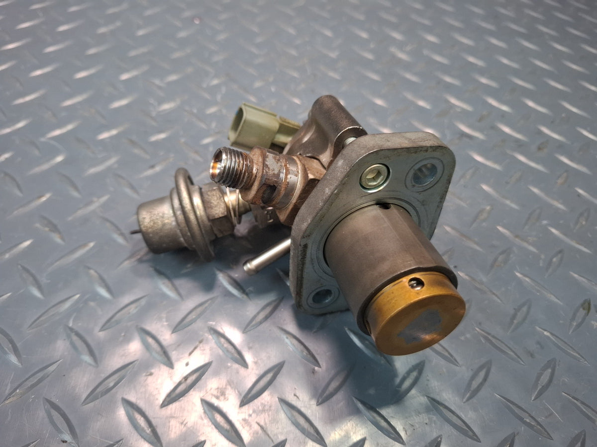 10-12 Lexus UVF46L LS600h Engine High Pressure Fuel Pump 23100-38101 OEM