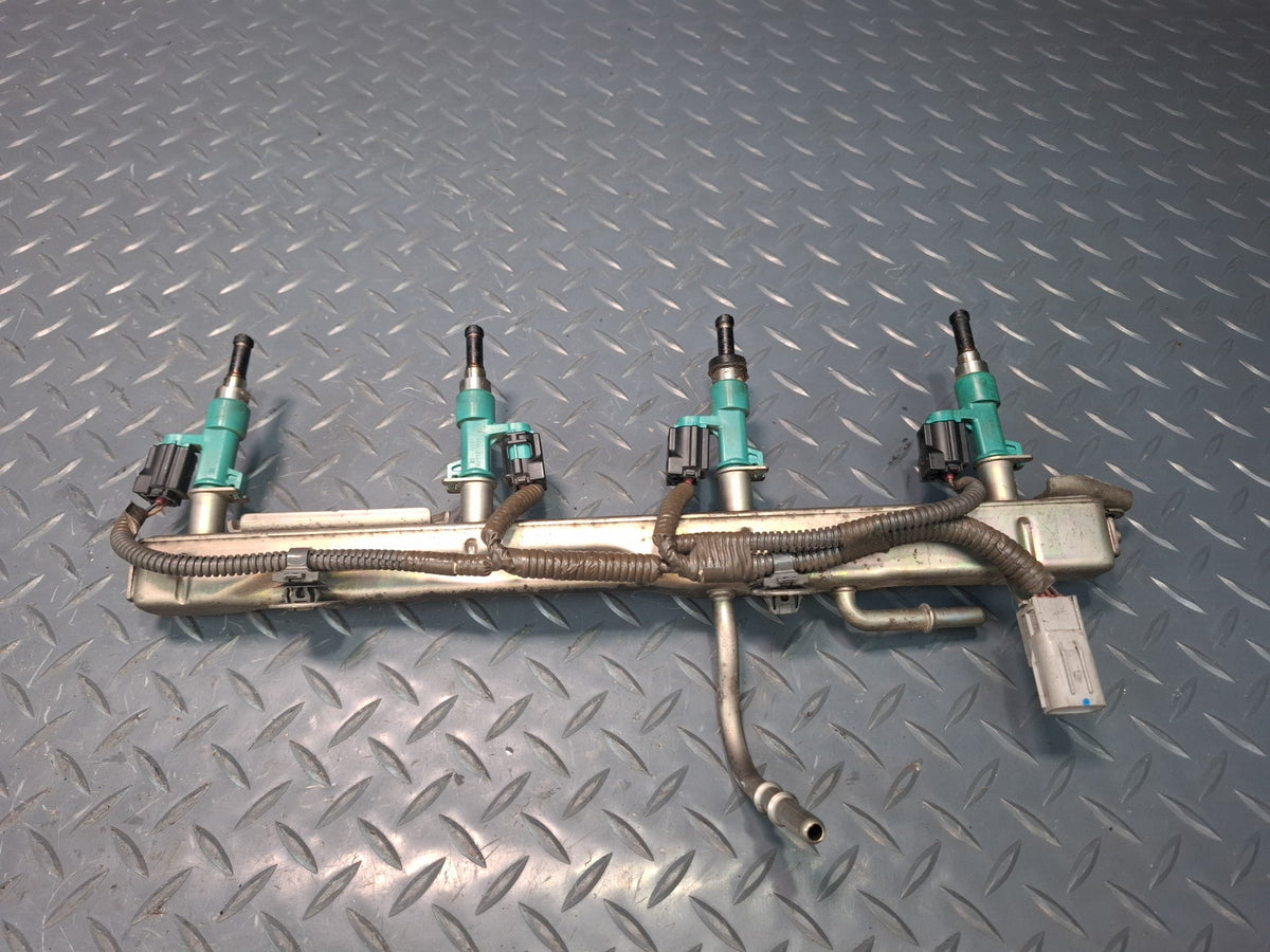 10-12 Lexus UVF46L LS600h 2URFSE Set of 2 Left & Right Fuel Rail w Injectors OEM