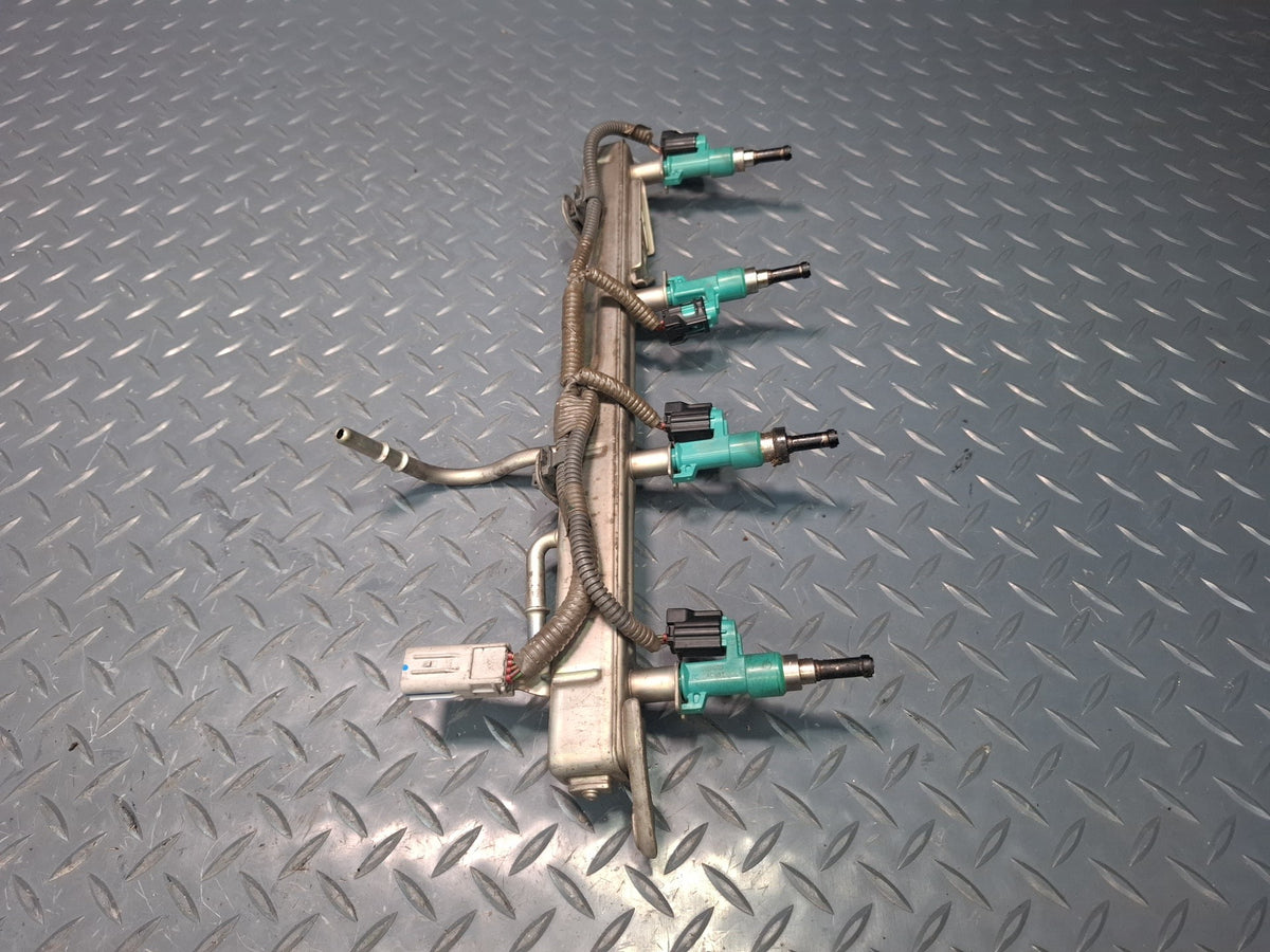 10-12 Lexus UVF46L LS600h 2URFSE Set of 2 Left & Right Fuel Rail w Injectors OEM