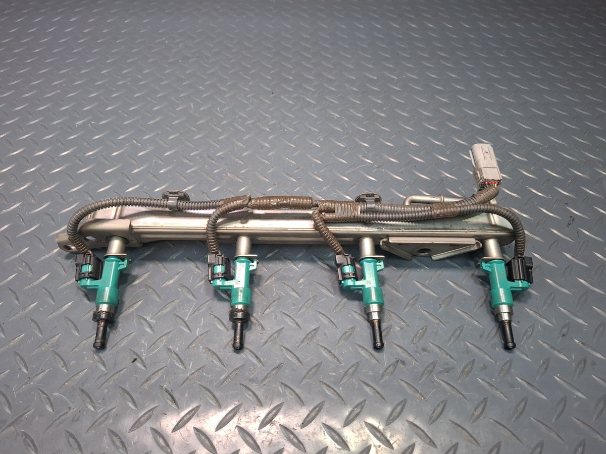 10-12 Lexus UVF46L LS600h 2URFSE Set of 2 Left & Right Fuel Rail w Injectors OEM