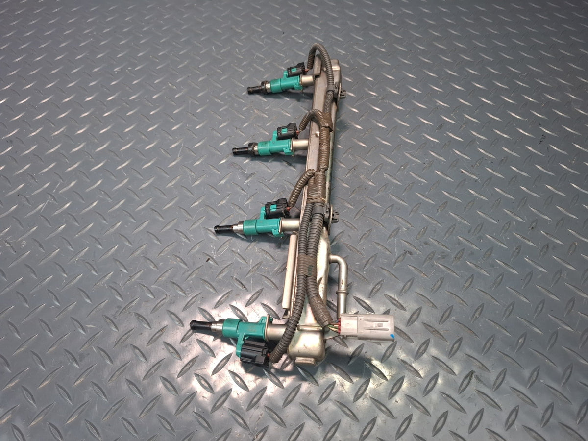 10-12 Lexus UVF46L LS600h 2URFSE Set of 2 Left & Right Fuel Rail w Injectors OEM