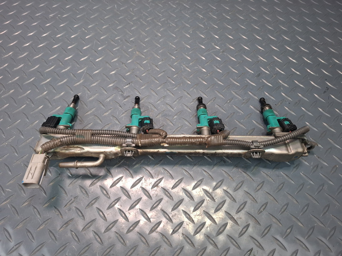 10-12 Lexus UVF46L LS600h 2URFSE Set of 2 Left & Right Fuel Rail w Injectors OEM