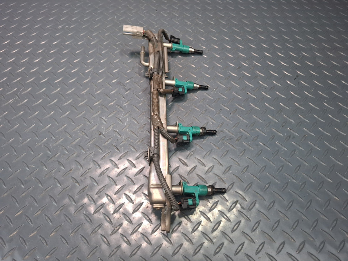 10-12 Lexus UVF46L LS600h 2URFSE Set of 2 Left & Right Fuel Rail w Injectors OEM