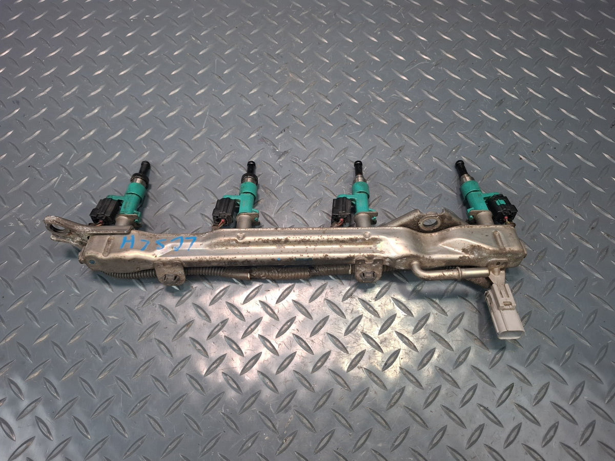 10-12 Lexus UVF46L LS600h 2URFSE Set of 2 Left & Right Fuel Rail w Injectors OEM