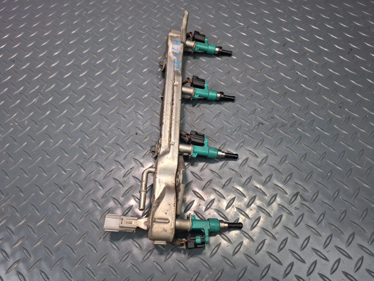 10-12 Lexus UVF46L LS600h 2URFSE Set of 2 Left & Right Fuel Rail w Injectors OEM
