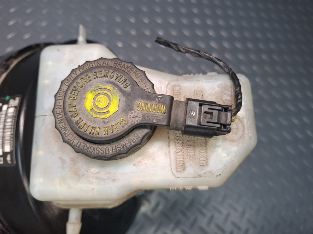 2008-2011 BMW E90 E92 E93 M3 Brake Master Cylinder Booster Fluid Reservoir