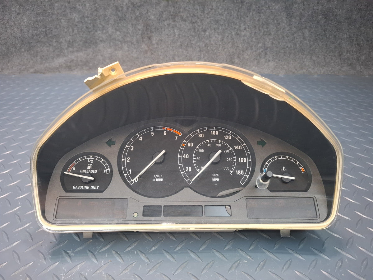 1994-1997 BMW E31 840Ci M62 Instrument Cluster Gauge Speedometer 8354451 Damaged