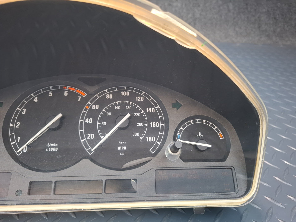 1994-1997 BMW E31 840Ci M62 Instrument Cluster Gauge Speedometer 8354451 Damaged