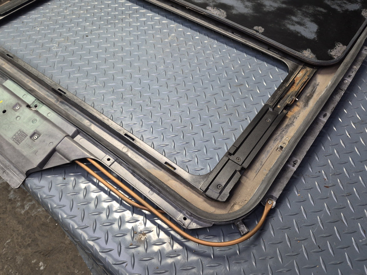 1994-1997 BMW E31 840Ci Sunroof Panel Frame Assembly