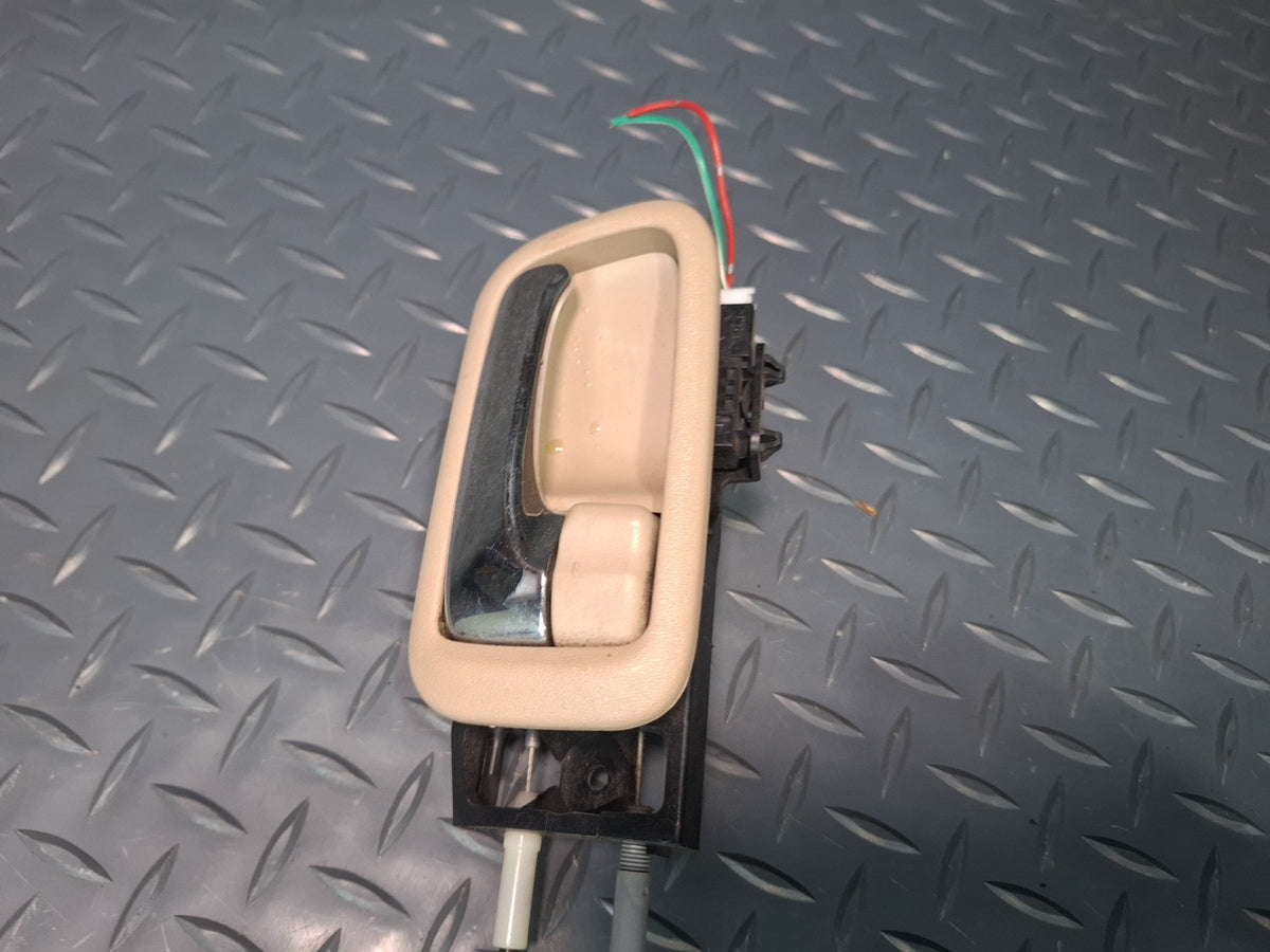 2003-2007 Lexus UZJ100L LX470 Front Right Side Door Lock Latch Actuator w Handle