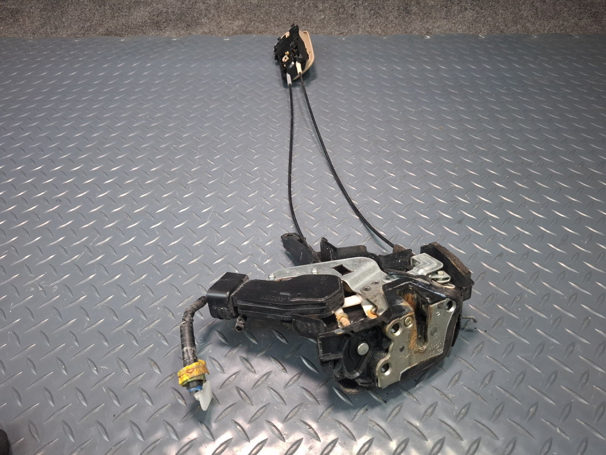 2003-2007 Lexus UZJ100L LX470 Front Right Side Door Lock Latch Actuator w Handle