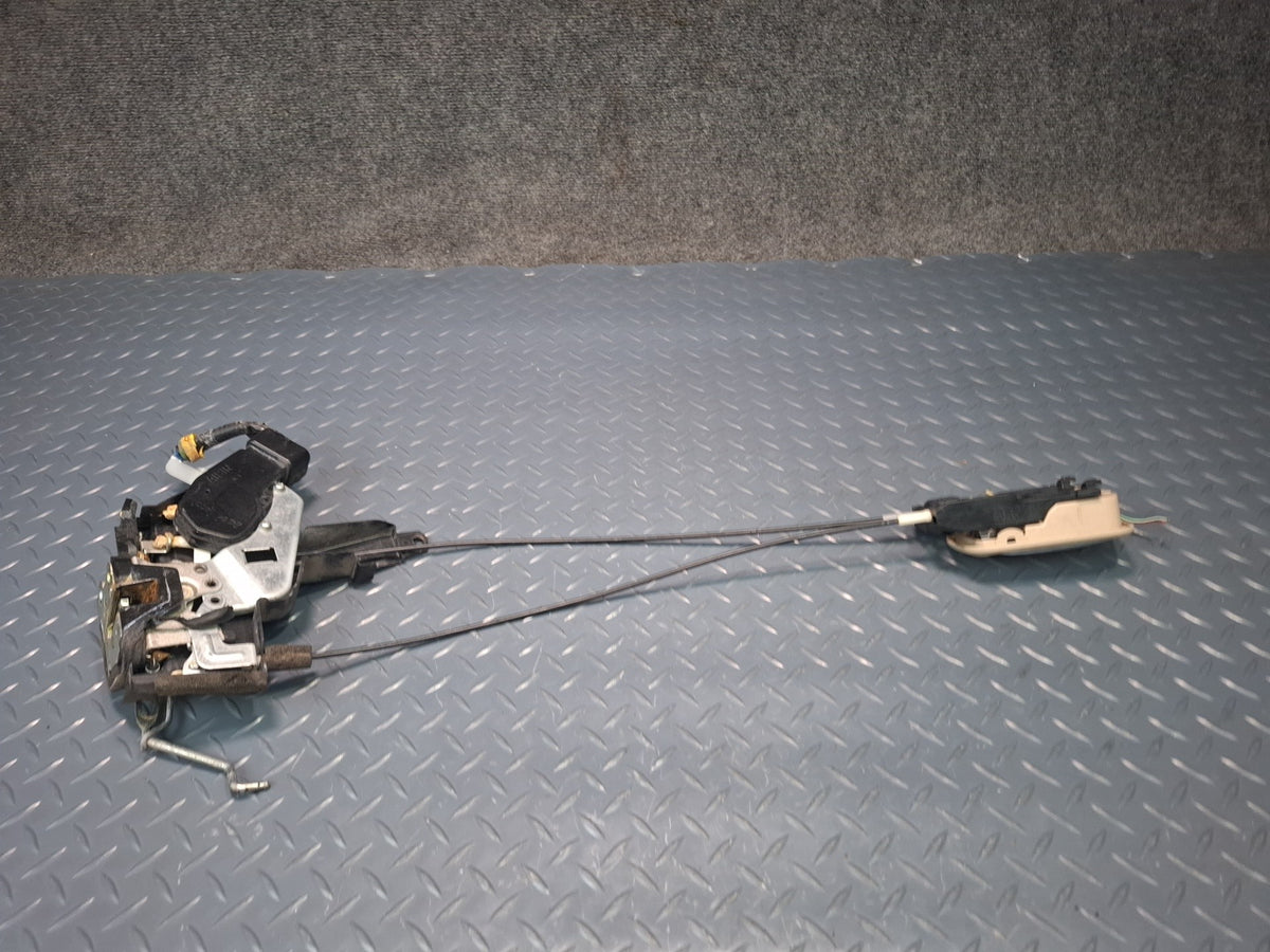 2003-2007 Lexus UZJ100L LX470 Front Right Side Door Lock Latch Actuator w Handle