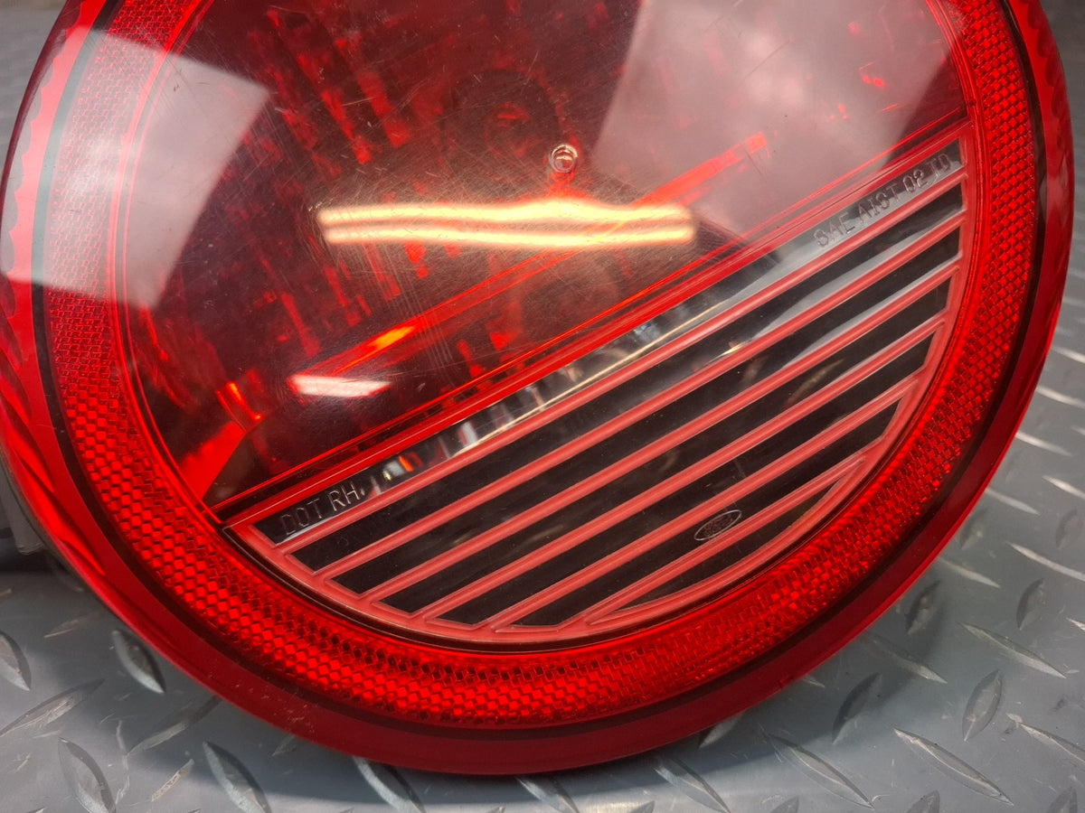02-05 Ford Thunderbird Rear Right Passenger Side Tail Light Lamp Damaged