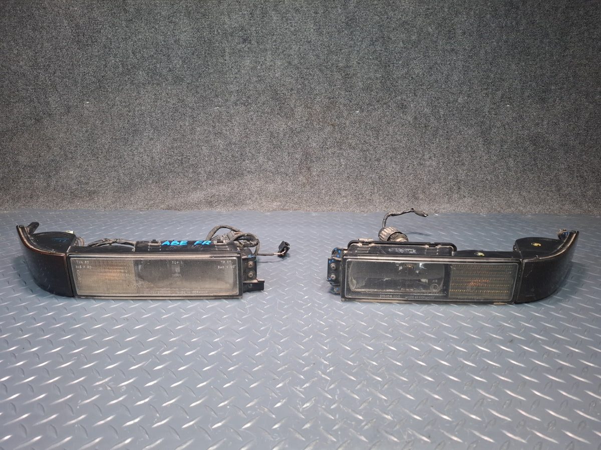 1994-1997 BMW E31 840Ci Front Left & Right Turn Signal Light Lamp Set Damaged