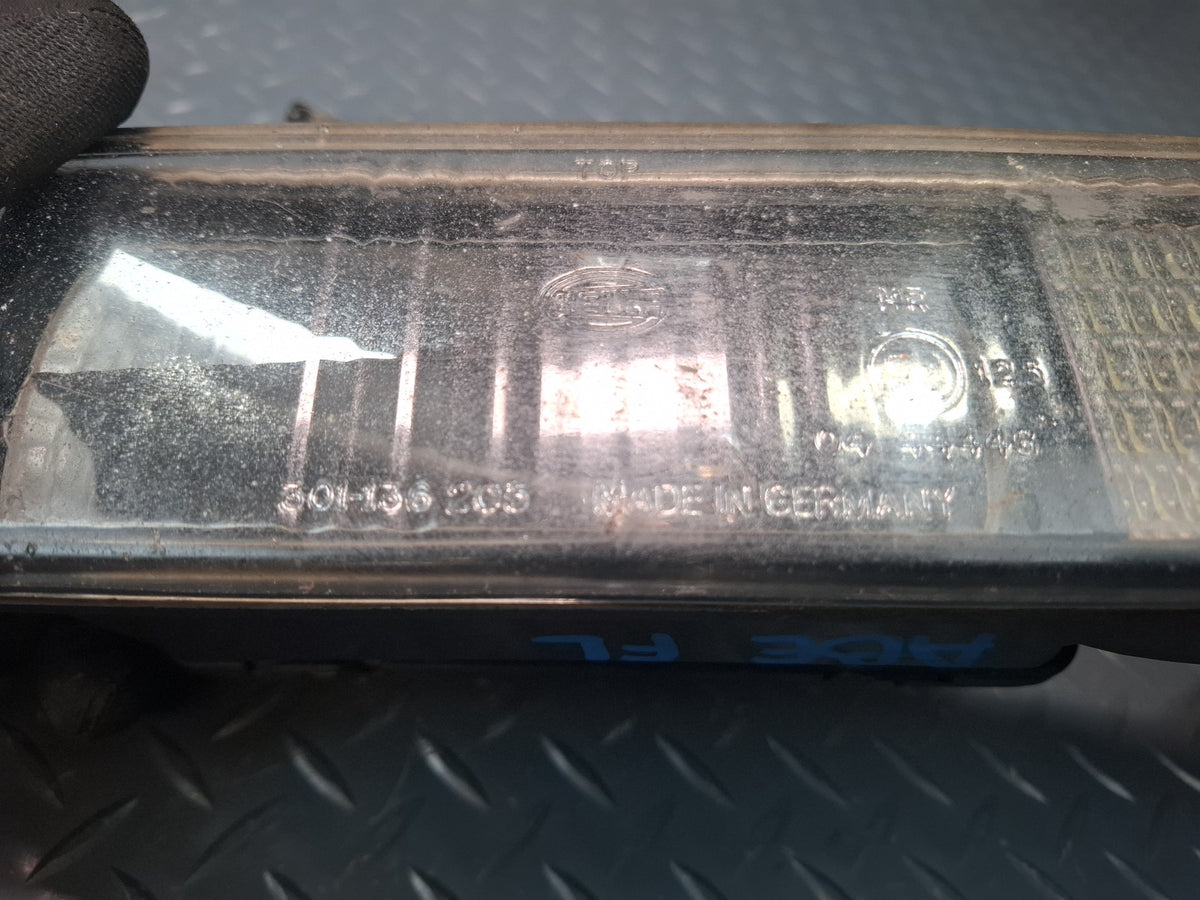1994-1997 BMW E31 840Ci Front Left & Right Turn Signal Light Lamp Set Damaged